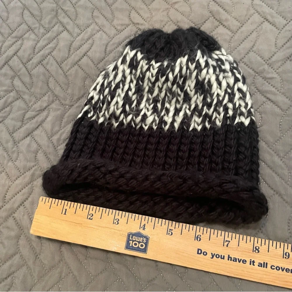 Handmade Crochet Chunky Knit Black and White Beanie Hat NWOT
